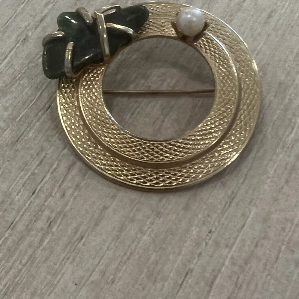 Vintage Gold Tone Brooch with Pearl And Green Stone Brooch